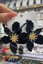Load image into Gallery viewer, Enchanted Flower Earrings