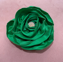 Load image into Gallery viewer, Glam Flower Brooch - Broche Decorativo Hecho a Mano