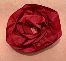 Load image into Gallery viewer, Glam Flower Brooch - Broche Decorativo Hecho a Mano