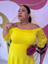 Load image into Gallery viewer, Glam Flower Brooch - Broche Decorativo Hecho a Mano