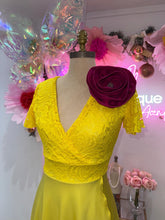 Load image into Gallery viewer, Glam Flower Brooch - Broche Decorativo Hecho a Mano