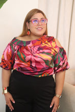 Load image into Gallery viewer, Blusa Satinada con Mangas Cold Shoulder