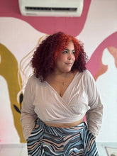 Load image into Gallery viewer, Solid Sleeve Ruched Top