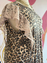 Load image into Gallery viewer, Leopard Print Ruffled Top
