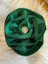Load image into Gallery viewer, Glam Flower Brooch - Broche Decorativo Hecho a Mano