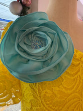 Load image into Gallery viewer, Glam Flower Brooch - Broche Decorativo Hecho a Mano