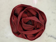 Load image into Gallery viewer, Glam Flower Brooch - Broche Decorativo Hecho a Mano