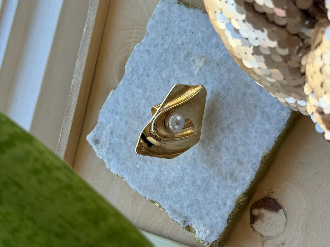 Asymetric Pearl Ring
