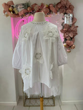 Load image into Gallery viewer, Top White Bloom
