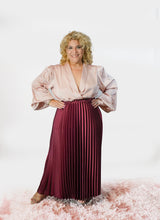 Load image into Gallery viewer, Burgundy Pleated Skirt
